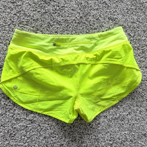 Lululemon Women’s Speed Up Mid-Rise Lined Short 2.5” Highlight Yellow sz 8 - Picture 2 of 6